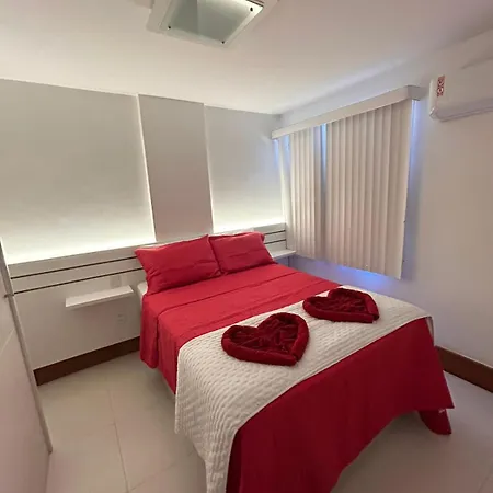 Bonito Apto PÉ NA AREIA aprox 50M da Praia do Forte Cabo Frio confortável aconchegante bem localizado com 90m2 ar cond nos 2 qtos tv a cabo Premiere Netflix Internet 600mb Fica no prédio lanch Play Gui e rest Vira Verão Pacote Semana Santa 4 dias ou-2